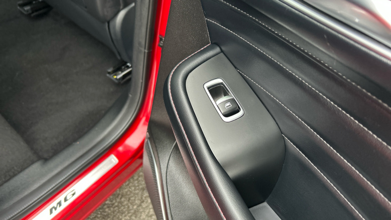 MG Hs 1.5 T-GDI Exclusive 5dr DCT Petrol Hatchback